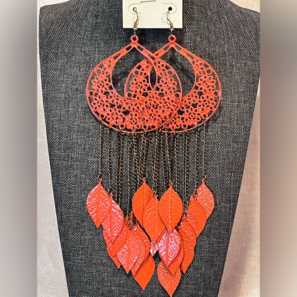Davinci Cute Dangling Leaf Earrings.